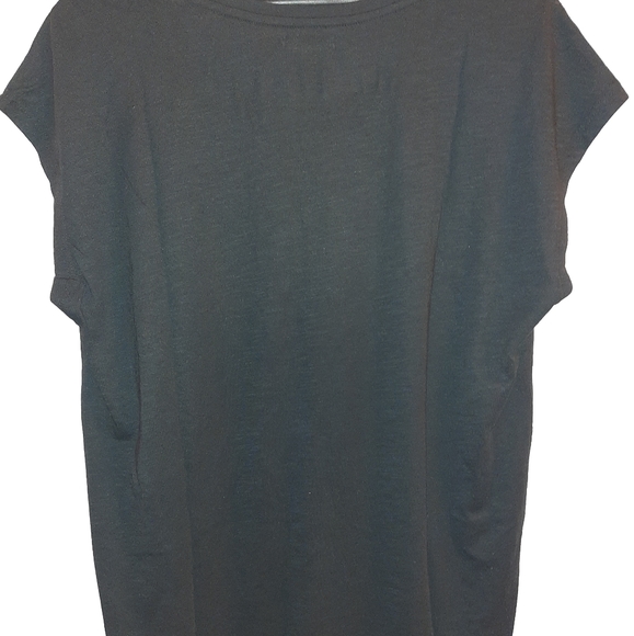 🆕️ "Under The Mistletoe" Ladies Plus Size Top - Picture 3 of 4